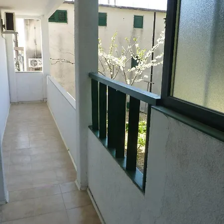 And Marin Apartment *